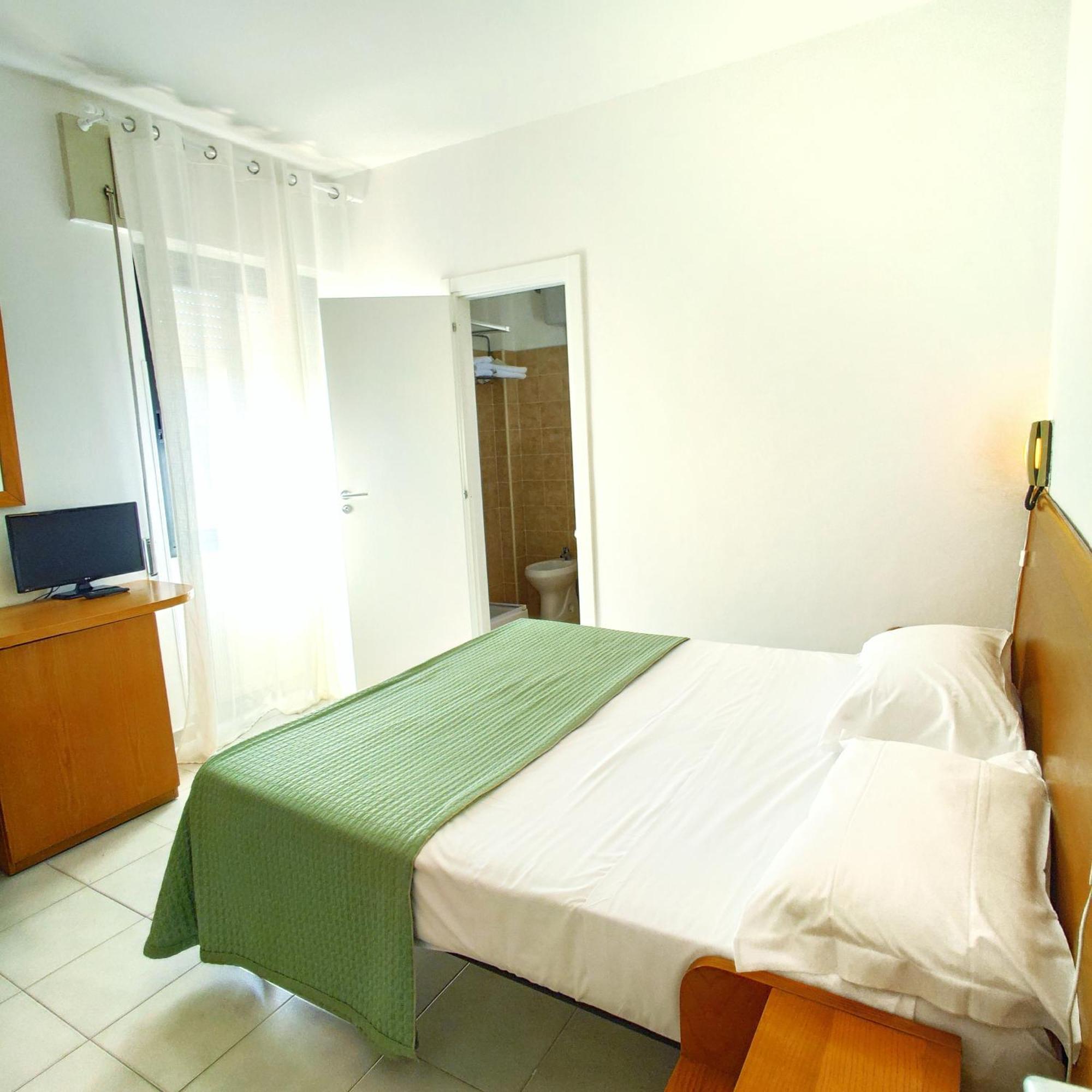 טרצ'ינה Piccolo Hotel מראה חיצוני תמונה