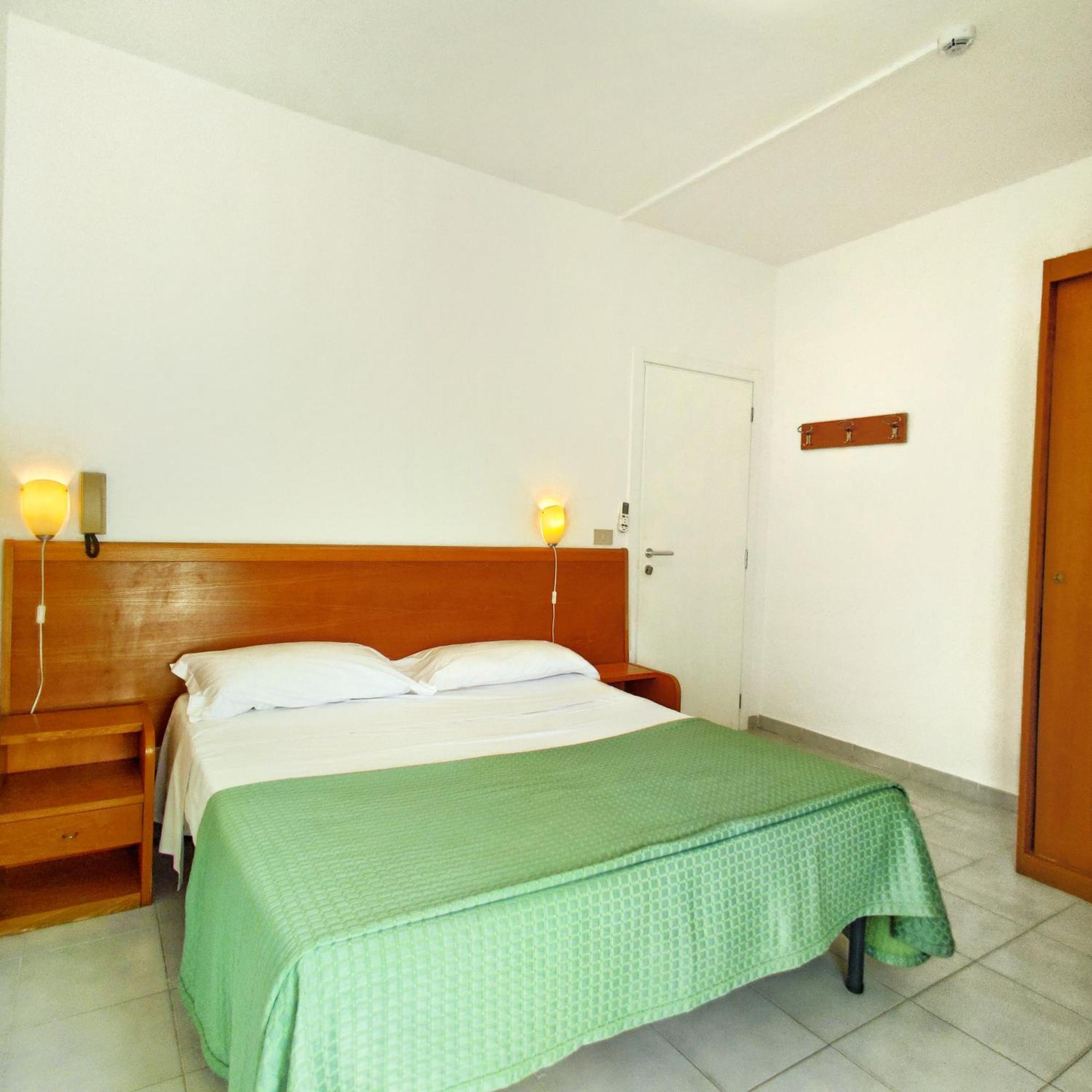 טרצ'ינה Piccolo Hotel מראה חיצוני תמונה