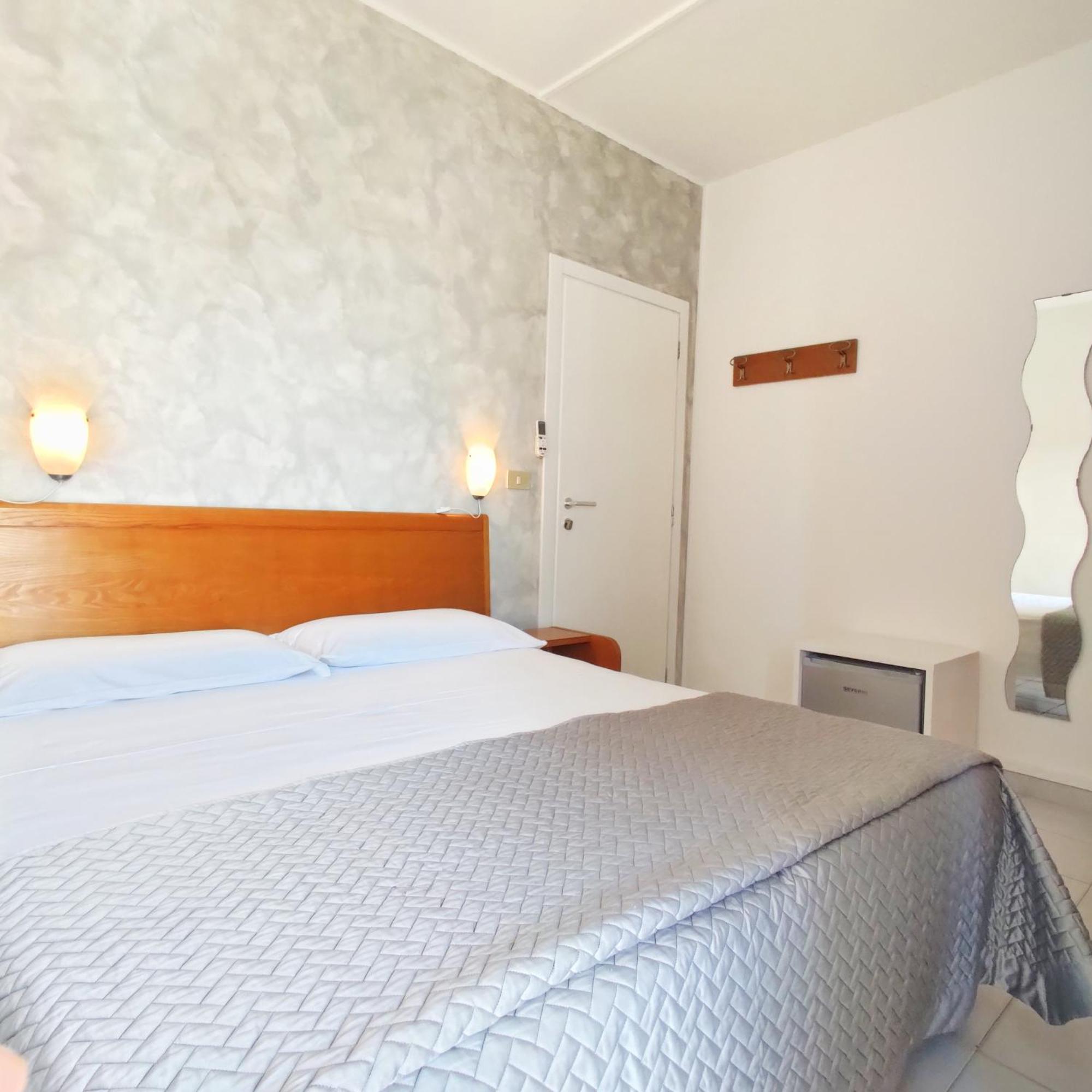 טרצ'ינה Piccolo Hotel מראה חיצוני תמונה