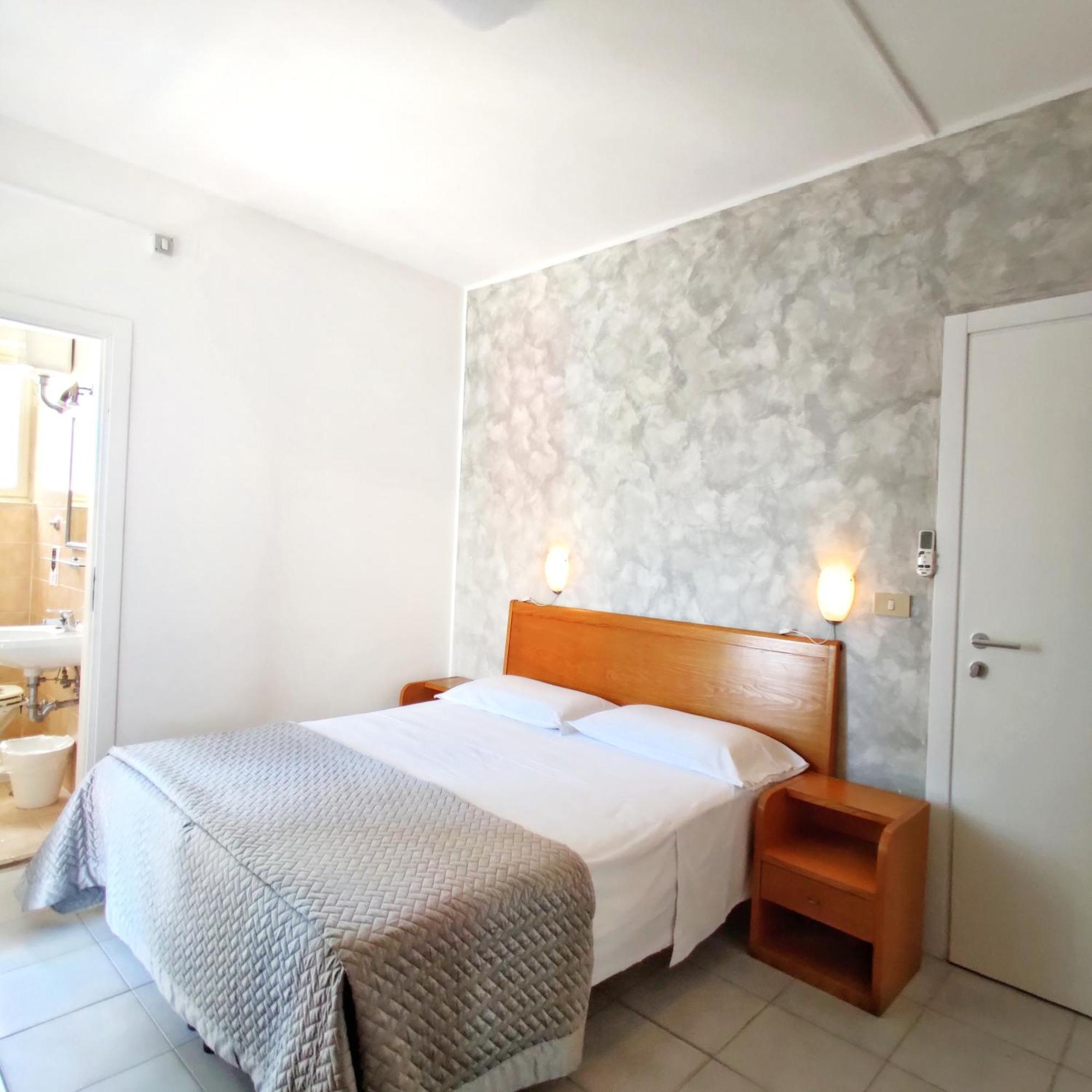 טרצ'ינה Piccolo Hotel מראה חיצוני תמונה