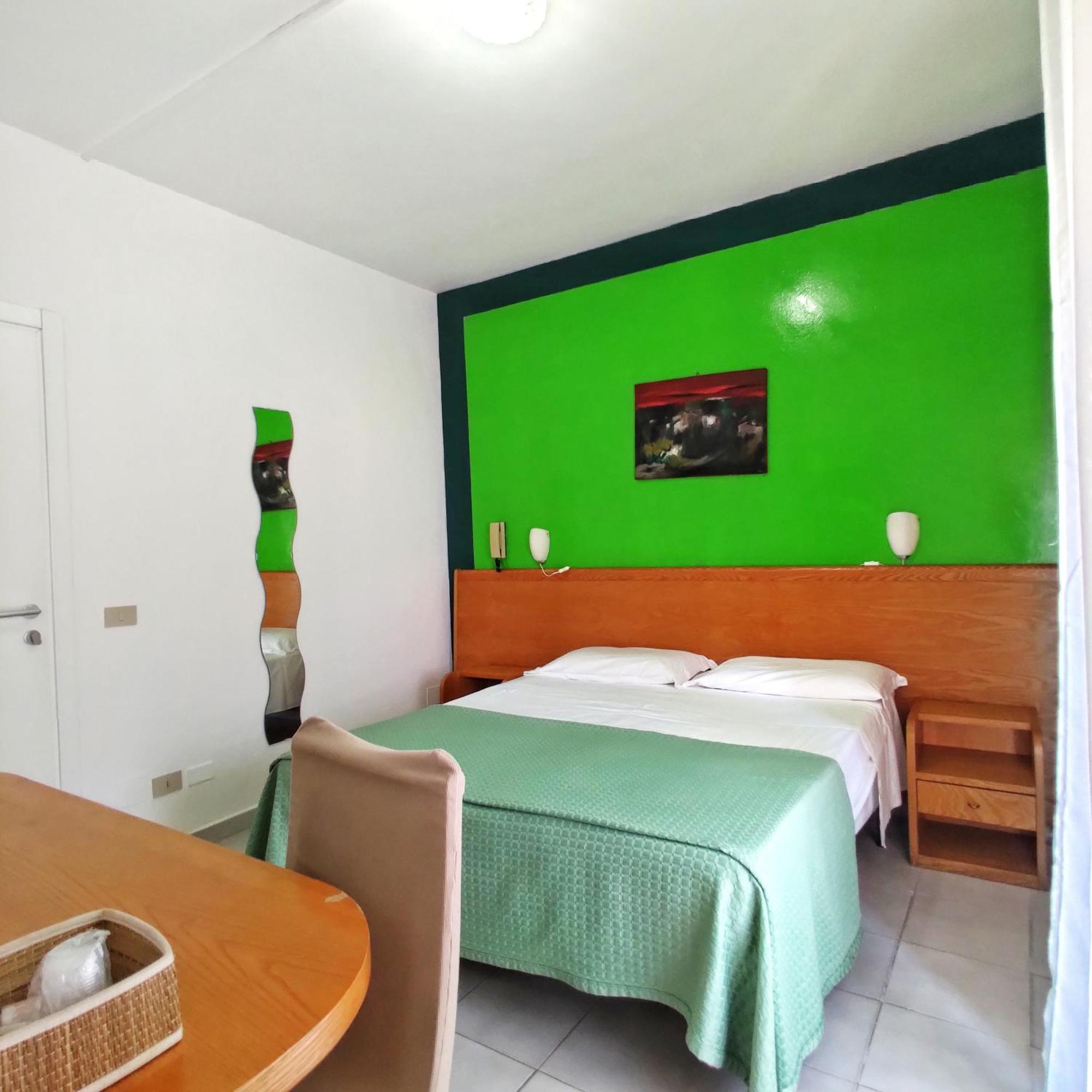 טרצ'ינה Piccolo Hotel מראה חיצוני תמונה