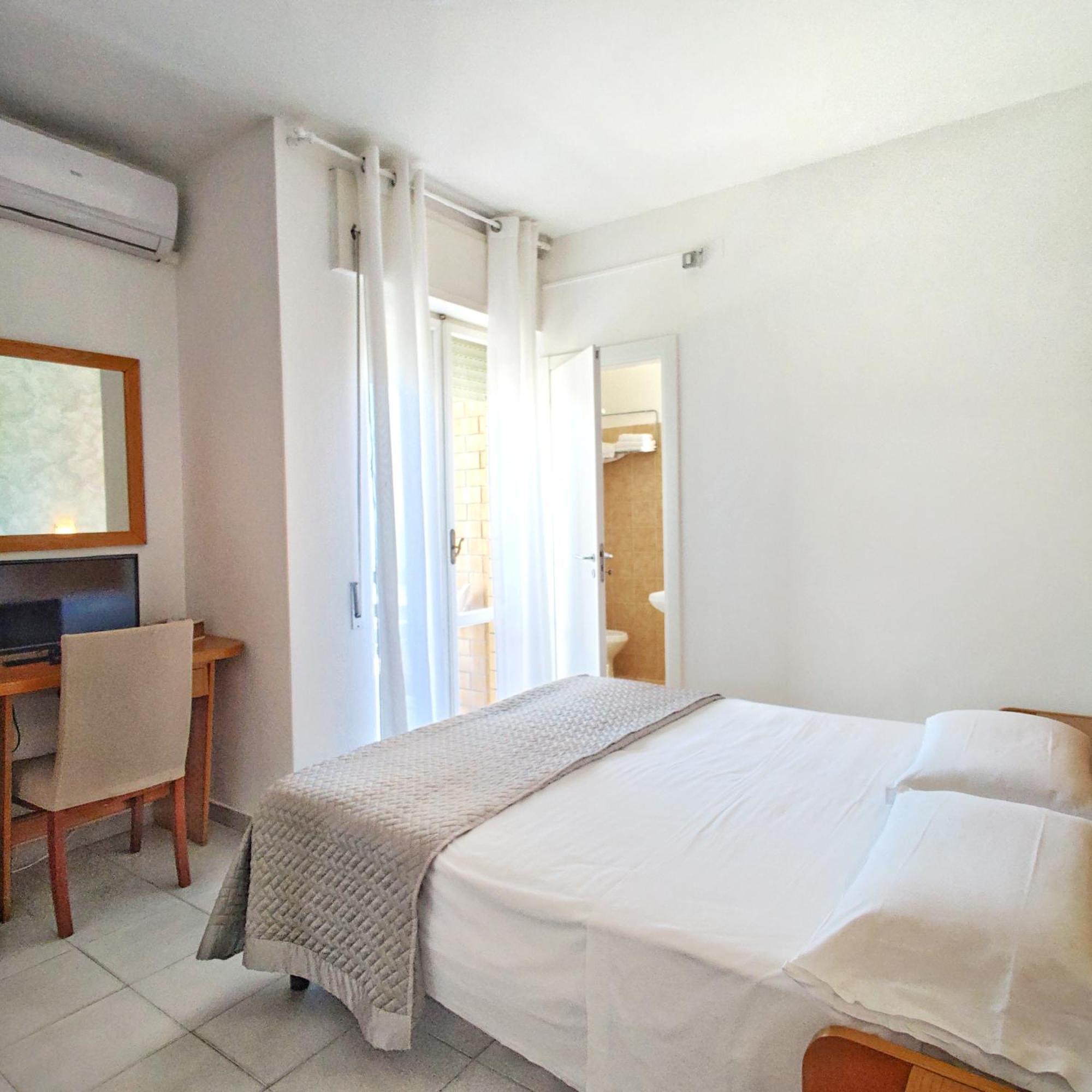 טרצ'ינה Piccolo Hotel מראה חיצוני תמונה